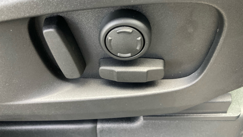 Land Rover Defender 3.0 D250 X-Dynamic SE 110 5dr Auto Diesel Estate